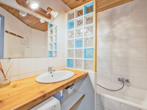 Bathroom - Cozy 1BR+Alcove in Serre Chevalier with Pool, WiFi, Private Parking, Near Slopes (Saint-Chaffrey)