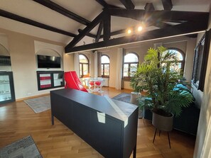 华丽公寓式客房 | 起居区 | 平板电视