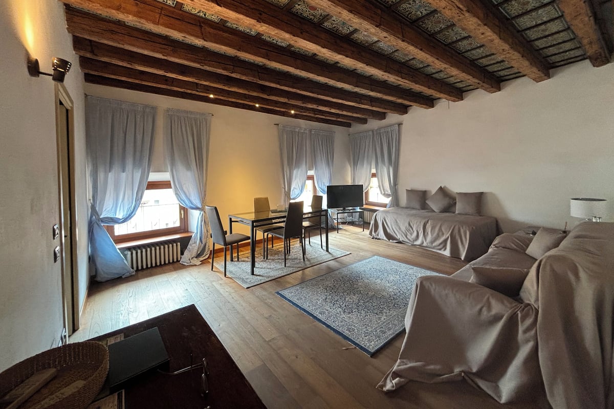 Classic Condo | Living area | Flat-screen TV