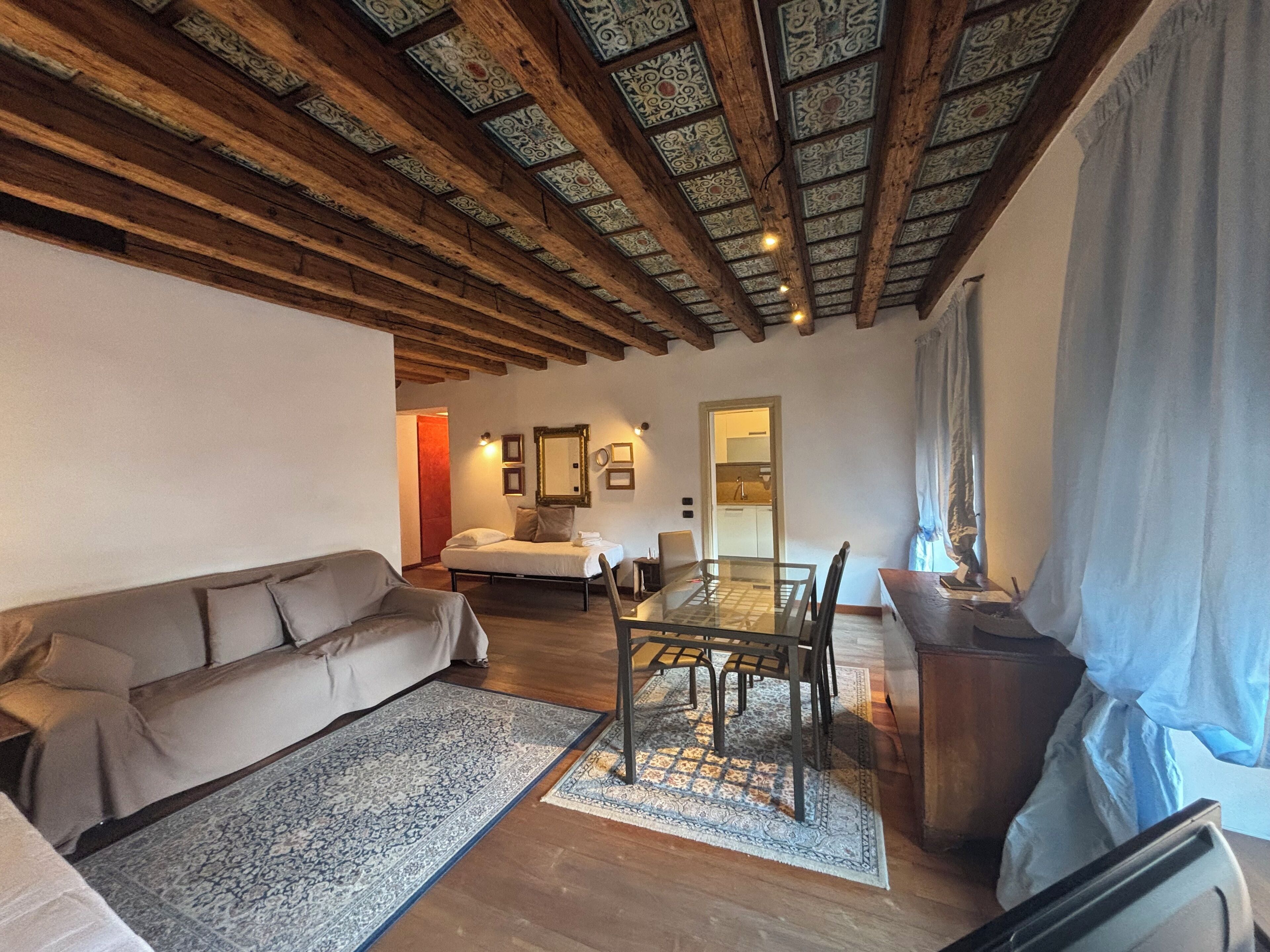 经典公寓式客房 | 起居区 | 平板电视