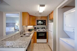 雪櫃、微波爐、焗爐、爐具