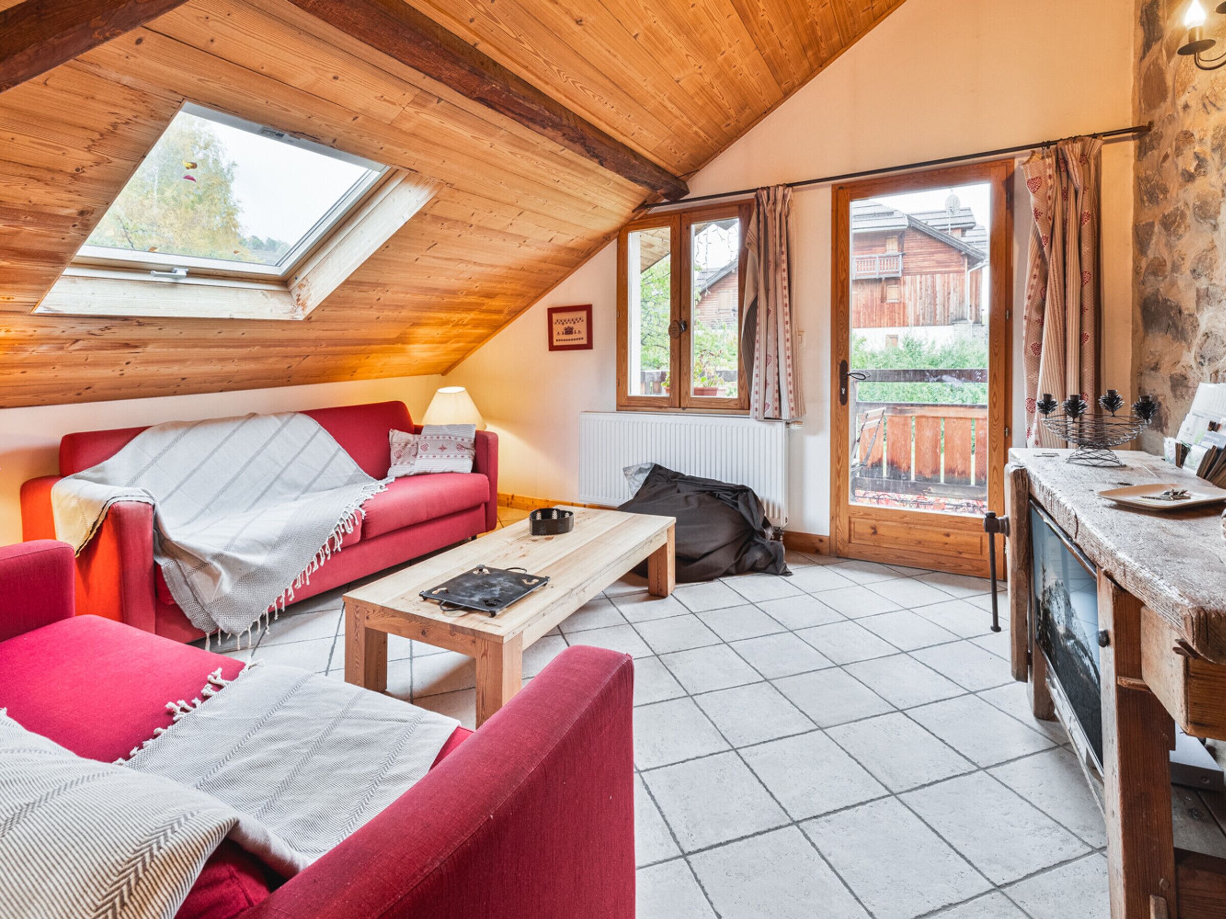 Télévision, cheminée