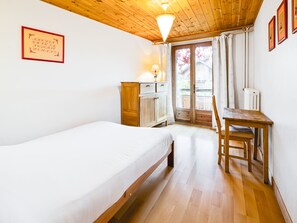2 bedrooms, free WiFi - Cozy 3-Room Apt for 7 with Pool, Balcony, & Parking - Close to Pistes in Serre Chevalier (Saint-Chaffrey)