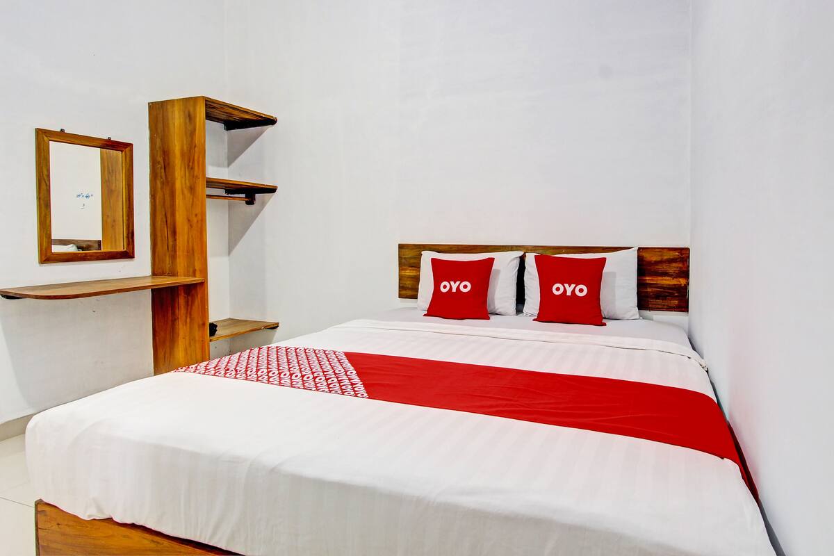 Economy Double Room | Desk, free WiFi, bed sheets