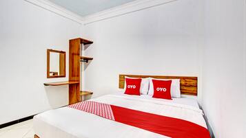 Deluxe Double Room | Desk, free WiFi, bed sheets
