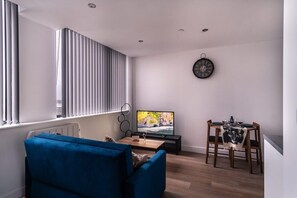 Televisión y oficina 