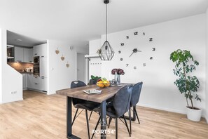 Dining - Winningmay I - 1st floor, bathroom with shower, Wi-Fi, TV, 2 parking spaces (Schaalby)