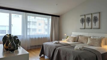 LÀgenhet - 1 sovrum | 1 sovrum, skrivbord, mörklÀggningsgardiner och strykjÀrn/strykbrÀda