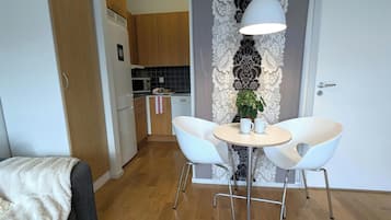 Apartment, 1 Bedroom | In-room dining