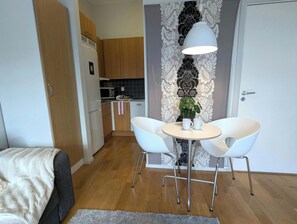 Apartment, 1 Bedroom | In-room dining
