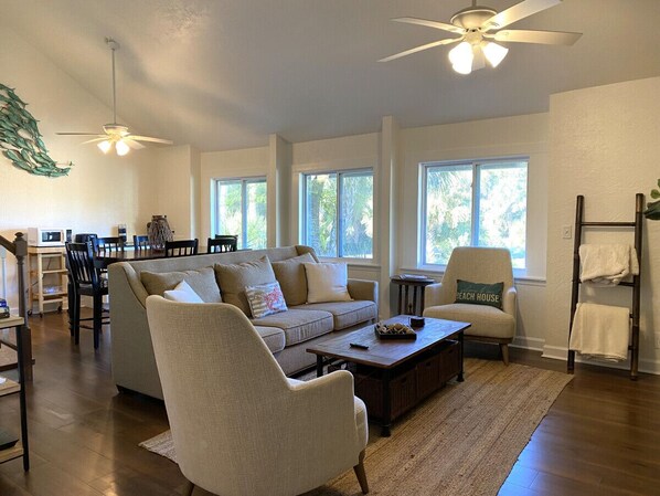 TV - 7 High Dunes - Golf Course Views - Golf Cart Incl. - Amenity Cards N/A (Saint Helena Island)