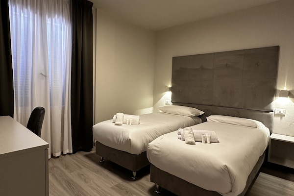 Camera Superior con letto matrimoniale o 2 letti singoli | Minibar, una cassaforte in camera, insonorizzazione, Wi-Fi gratuito