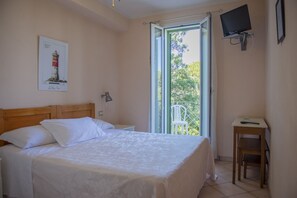 Phòng Deluxe, 1 giường cỡ queen | Minibar, két bảo mật tại phòng, phòng cách âm 