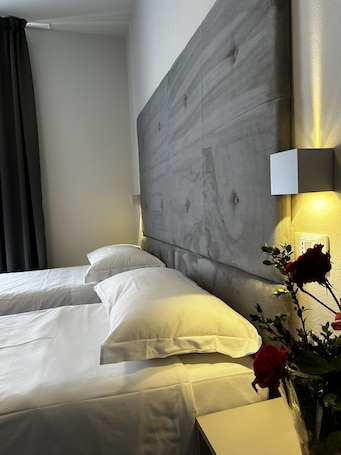Superior Double or Twin Room | Minibar, in-room safe, soundproofing, free WiFi. Hotel l'Etrusco - San Vincenzo