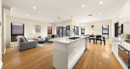 Entire Cozy 4BR House with 2 Ensuites Keysborough
