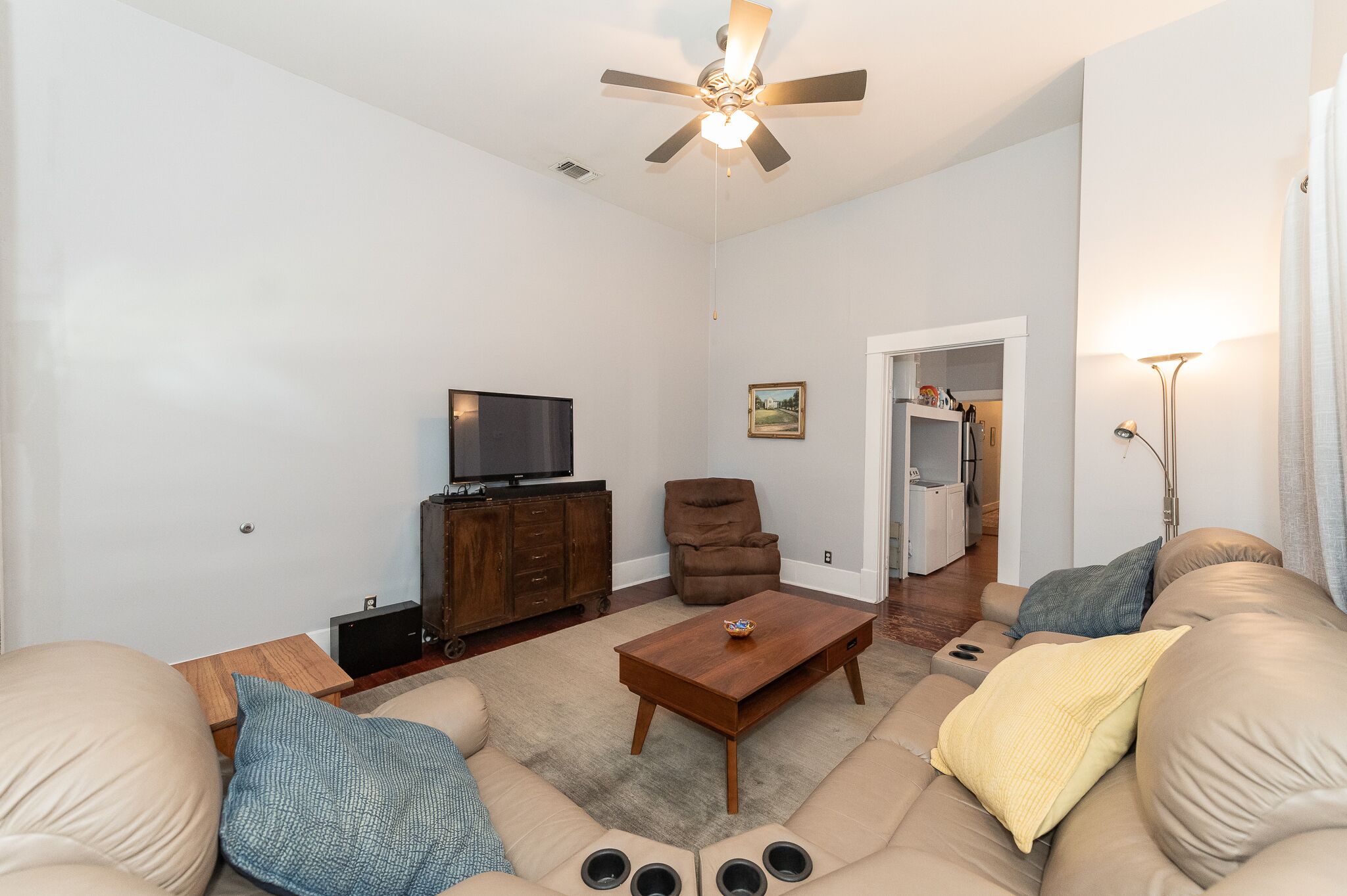 This house is a 2 bedroom(s), 1 bathrooms, located in San Antonio, TX.