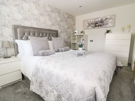 3 quartos, individualmente decorados, individualmente mobiliados