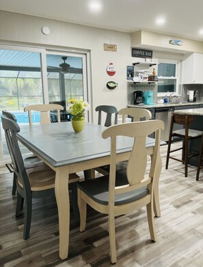 Dining - Saltwater pool•Near 3 Sisters Springs•Boat trailer parking (Crystal River)