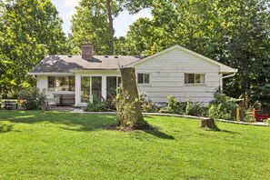 Exterior - Cozy Home in Carmel (Carmel)