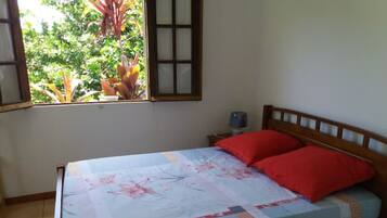 5 Schlafzimmer, Bügeleisen/Bügelbrett, Reisekinderbett, Bettwäsche