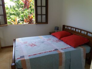 5 bedrooms, iron/ironing board, travel crib, bed sheets