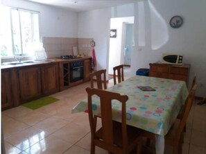 Dining - Location Saisonnière "Le Clos des Agrumes" (Saint-Benoît)