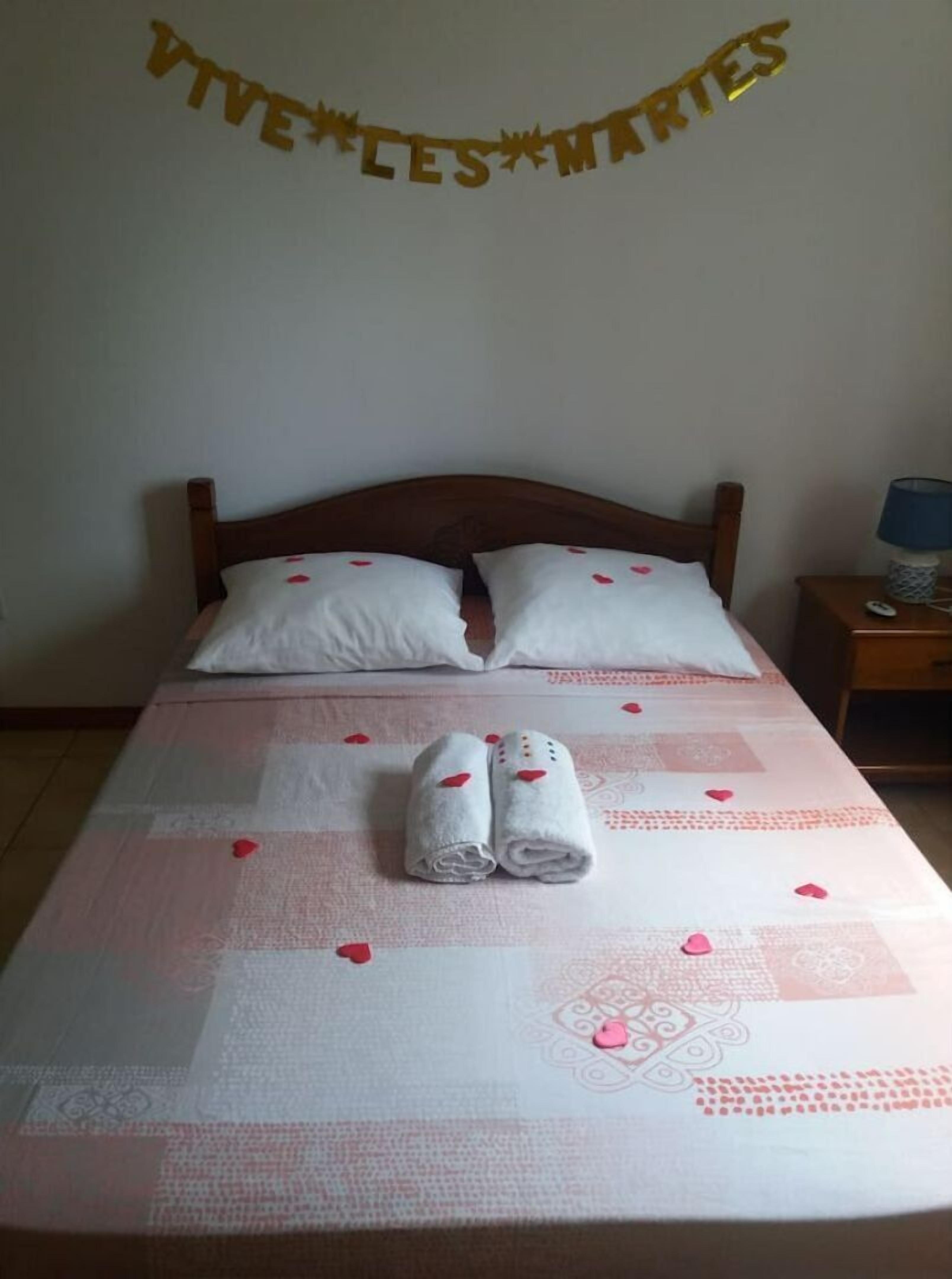 5 間睡房、熨斗/熨衫板、可攜式嬰兒床、床單