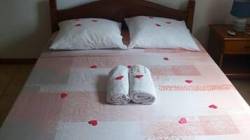 5 chambres, fer et planche Ă repasser, lit parapluie, draps fournis