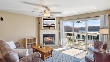 TV, fireplace