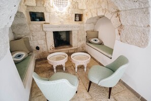 Spa - Traditional trullo with swimming pool (Ceglie Messapica)