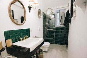 Shower, hair dryer, bidet, towels - Traditional trullo with swimming pool (Ceglie Messapica)