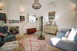 Smart TV, fireplace - Traditional trullo with swimming pool (Ceglie Messapica)