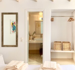 Shower, hair dryer, towels, soap - Cozy villa, family friendly,private pool, sunset views overlooking the Aegean. (Mykonos)