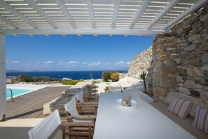 Outdoor dining - Cozy villa, family friendly,private pool, sunset views overlooking the Aegean. (Mykonos)