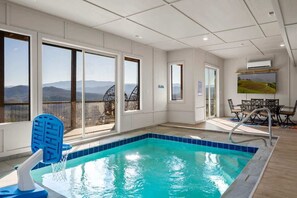 Piscina coperta, una piscina riscaldata