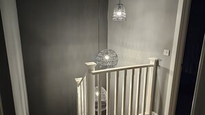 A staircase with a white railing and a textured wall. - Charming 1-bed Apartment in Newark (Newark)