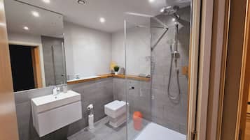 Apartment | Bathroom