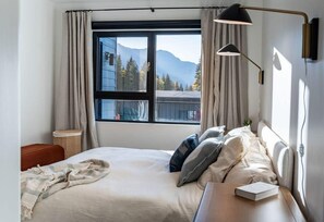 3 室のベッドルーム、デスク、WiFi、ベッドシーツ