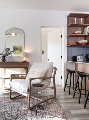 Interior - Snowed Inn - Luxurious 3 Bedroom Condo (Revelstoke)