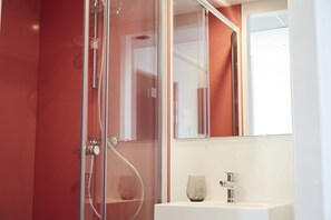 Shower, free toiletries, hair dryer, towels