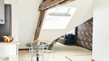 Loft Confort | Coin séjour | Télévision à écran plat de 32 pouces avec chaînes par câble