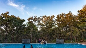 Hồ bơi ngoài trời 