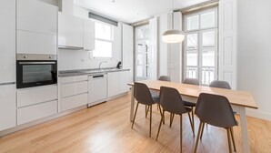 Kaffetrakter/tekoker, kjøleskap, mikrobølgeovn og ovn