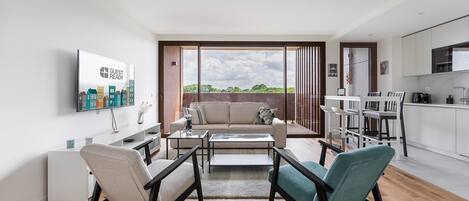 Een televisie en een kantoor