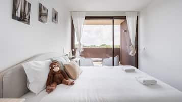 1 bedroom, desk, iron/ironing board, Internet