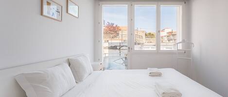 1 slaapkamer, een bureau, internet, beddengoed