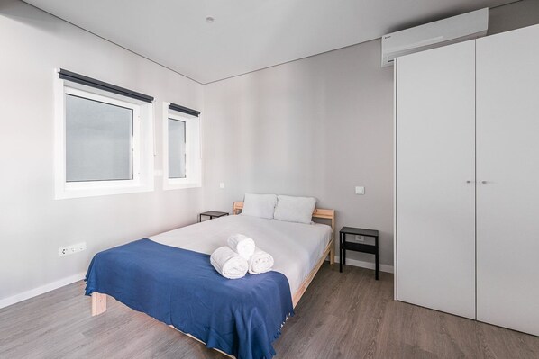 Desk, internet, bed sheets