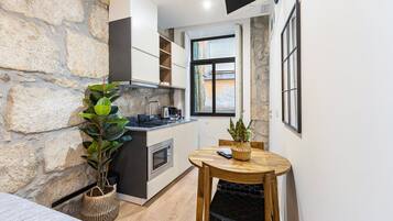 Fridge, microwave, dishwasher, coffee/tea maker