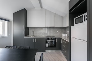 Fridge, microwave, oven, coffee/tea maker