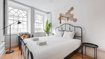 Bureau, fer et planche Ă repasser, Wi-Fi gratuit, draps fournis